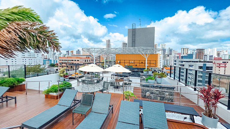 Cobertura com piscina privativa e vista mar