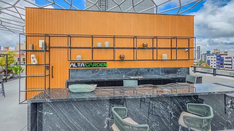 Cobertura com piscina privativa e vista mar