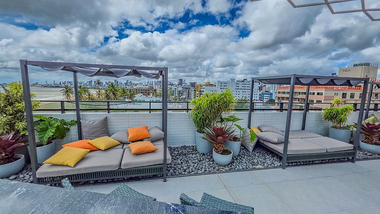 Cobertura com piscina privativa e vista mar