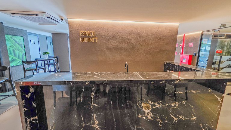 Cobertura com piscina privativa e vista mar