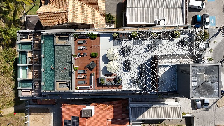 Cobertura com piscina privativa e vista mar