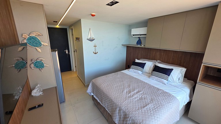 Cobertura com piscina privativa e vista mar