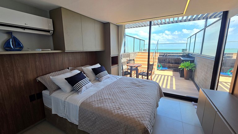 Cobertura com piscina privativa e vista mar