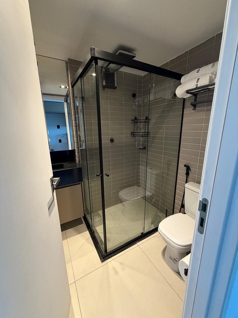 Cobertura com piscina privativa e vista mar