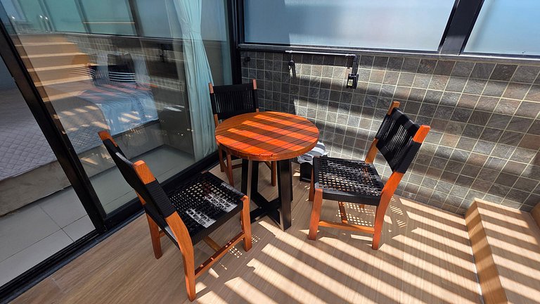 Cobertura com piscina privativa e vista mar