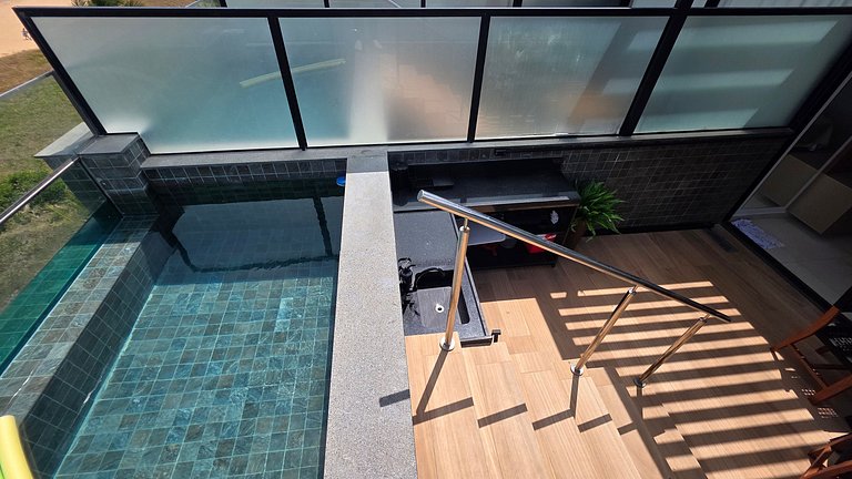 Cobertura com piscina privativa e vista mar