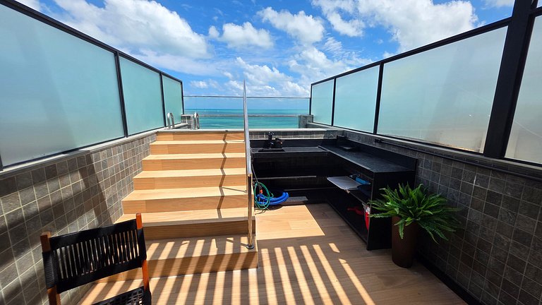 Cobertura com piscina privativa e vista mar