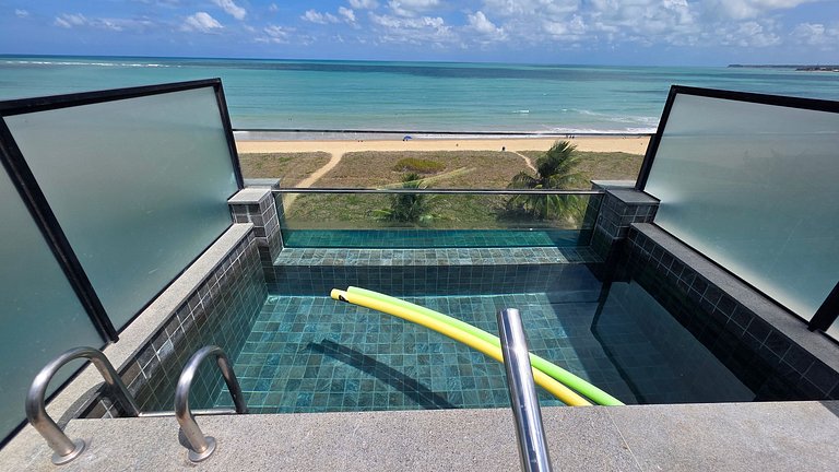 Cobertura com piscina privativa e vista mar