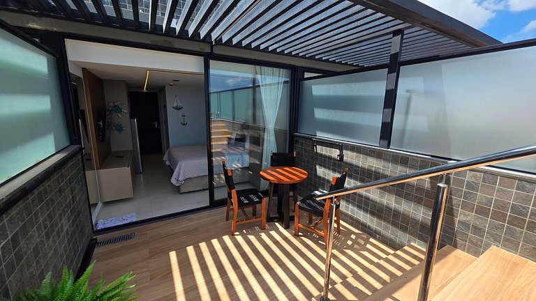 Cobertura com piscina privativa e vista mar