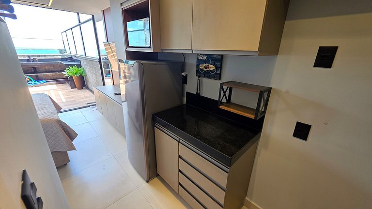 Cobertura com piscina privativa e vista mar