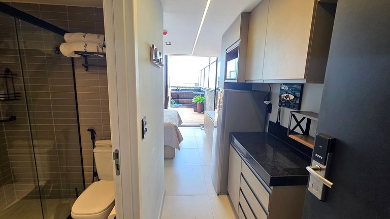 Cobertura com piscina privativa e vista mar