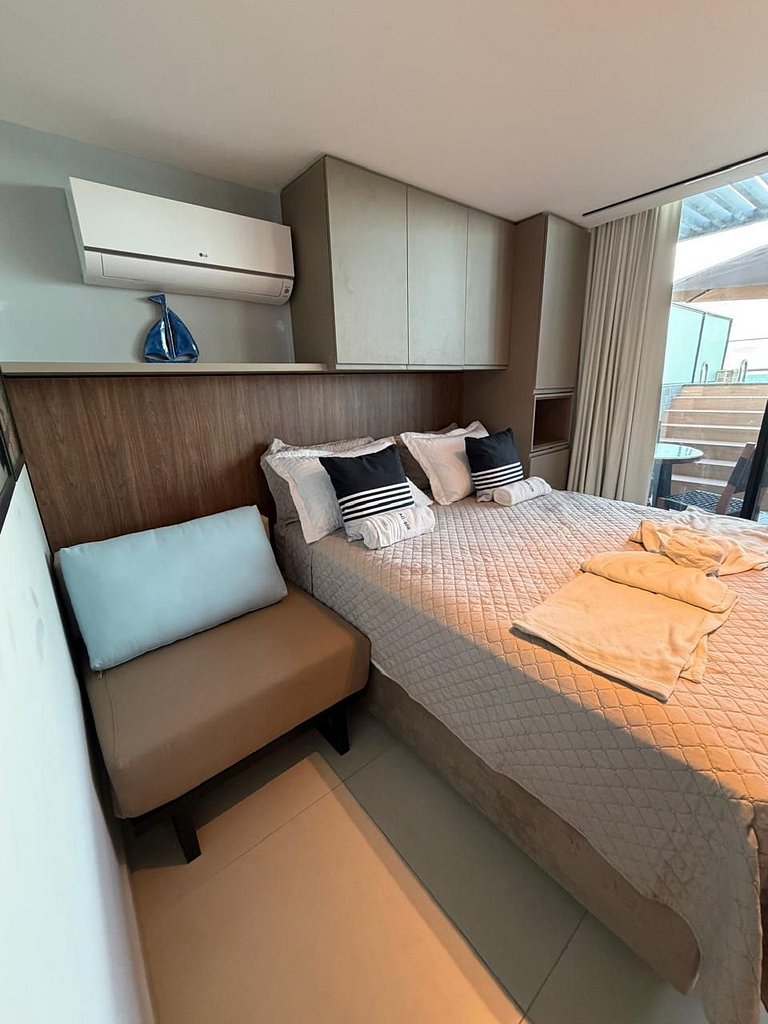 Cobertura com piscina privativa e vista mar