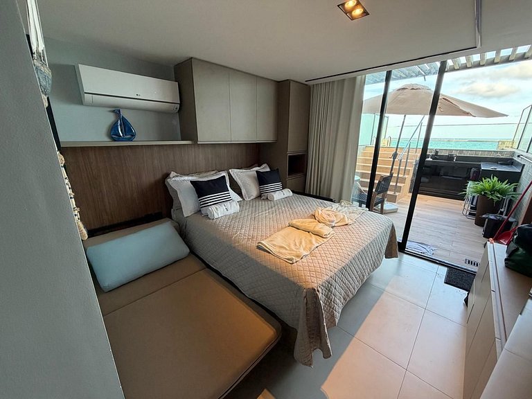 Cobertura com piscina privativa e vista mar